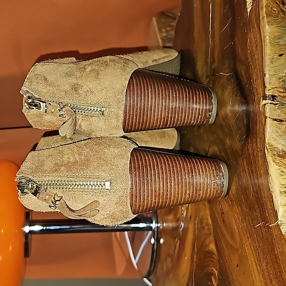 MICHAEL KORS- Women's Size 9 Elsie Mid Suede Elastic Strap Block Heel - Picture 11 of 13